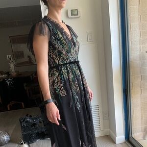 Monique L’Huillier Size 6 Black - sequin embroidery -2 layers!